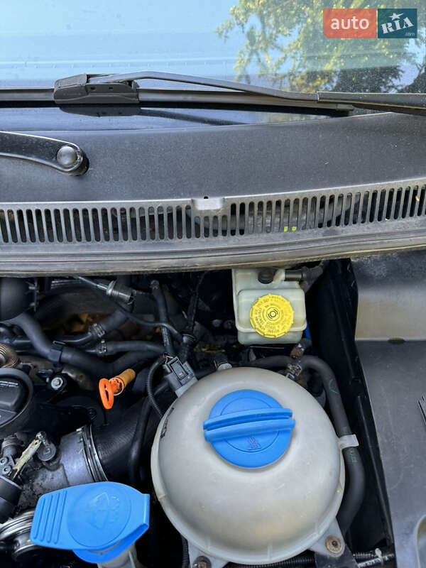 Мінівен Volkswagen Transporter 2004 в Стрию