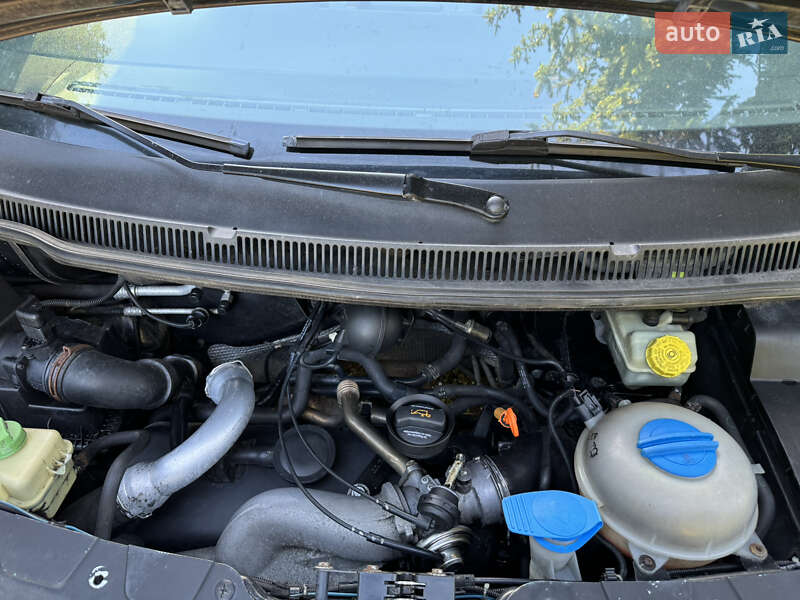 Мінівен Volkswagen Transporter 2004 в Стрию