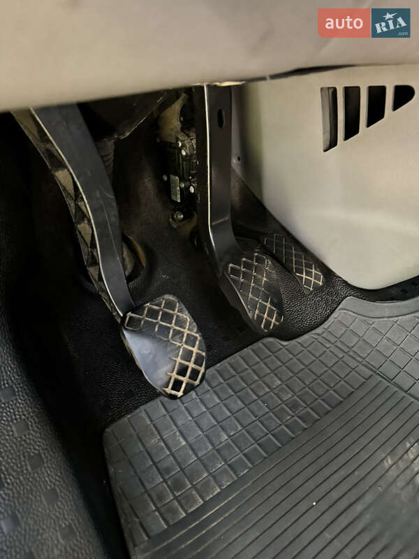 Мінівен Volkswagen Transporter 2004 в Стрию