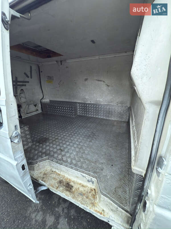 Грузовой фургон Volkswagen Transporter 2000 в Смеле