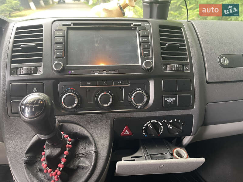 Минивэн Volkswagen Transporter 2011 в Сваляве