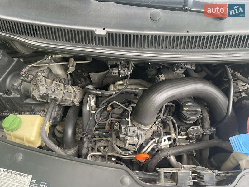 Минивэн Volkswagen Transporter 2011 в Сваляве