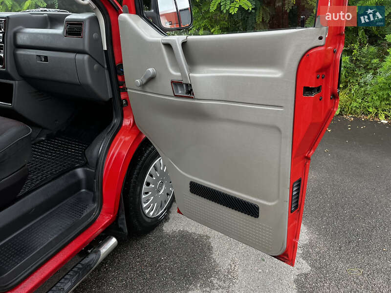Минивэн Volkswagen Transporter 2001 в Чернигове