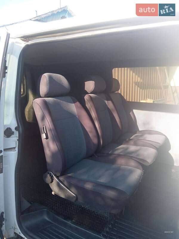 Грузопассажирский фургон Volkswagen Transporter 2006 в Баре