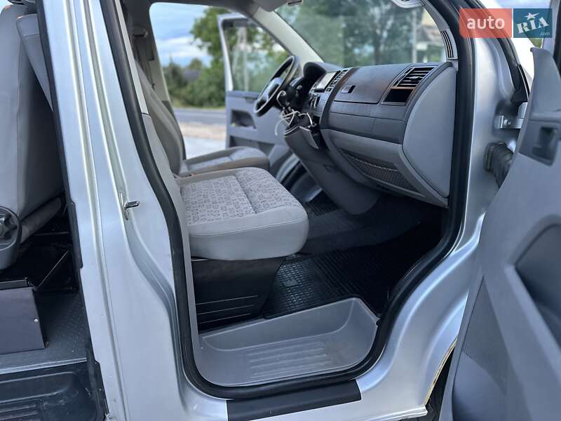 Мінівен Volkswagen Transporter 2004 в Надвірній