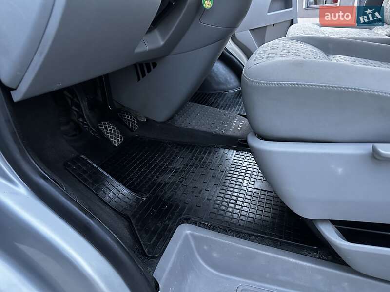 Мінівен Volkswagen Transporter 2004 в Надвірній