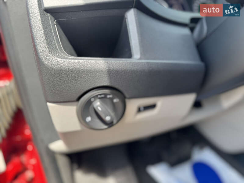 Грузовой фургон Volkswagen Transporter 2016 в Радивилове