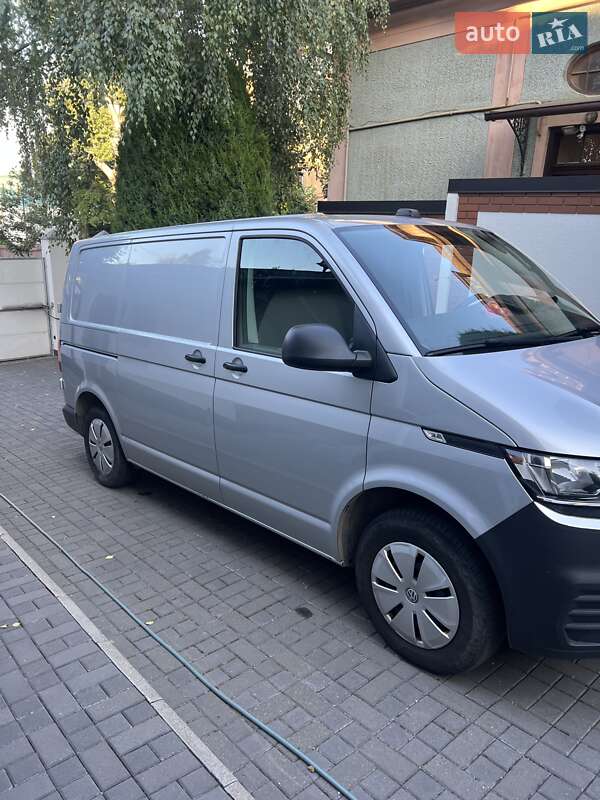 Грузовой фургон Volkswagen Transporter 2022 в Черновцах