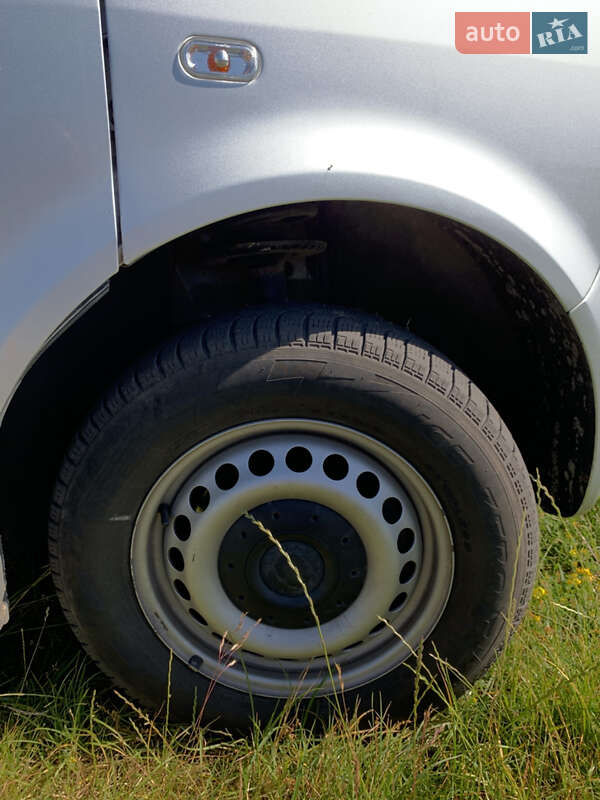 Грузопассажирский фургон Volkswagen Transporter 2013 в Житомире