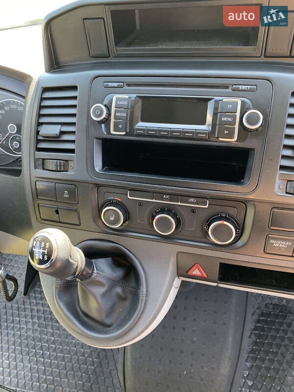 Грузопассажирский фургон Volkswagen Transporter 2013 в Житомире