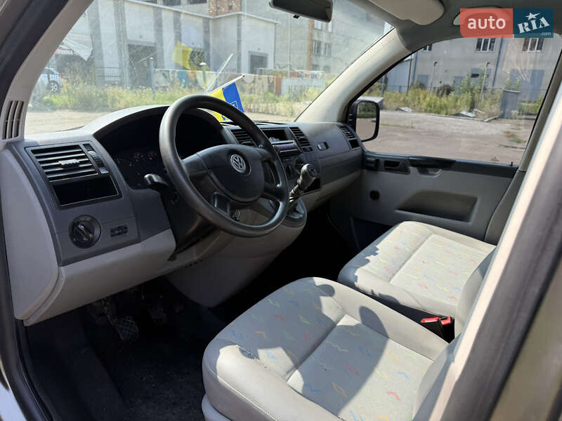 Минивэн Volkswagen Transporter 2009 в Черновцах