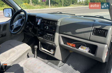 Минивэн Volkswagen Transporter 2000 в 