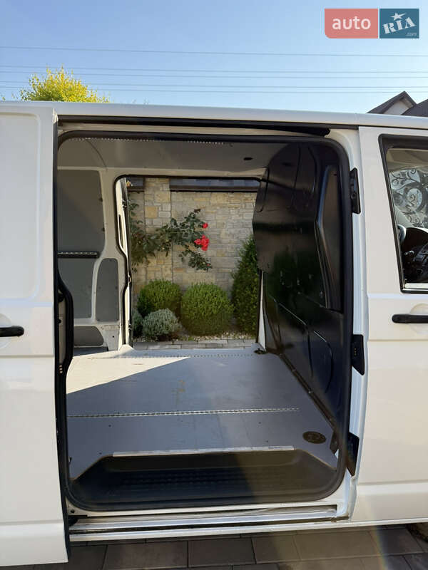 Грузовой фургон Volkswagen Transporter 2014 в Хмельницком