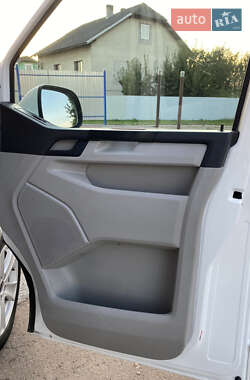 Минивэн Volkswagen Transporter 2016 в 