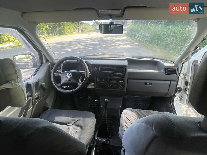 Минивэн Volkswagen Transporter 2000 в Городке