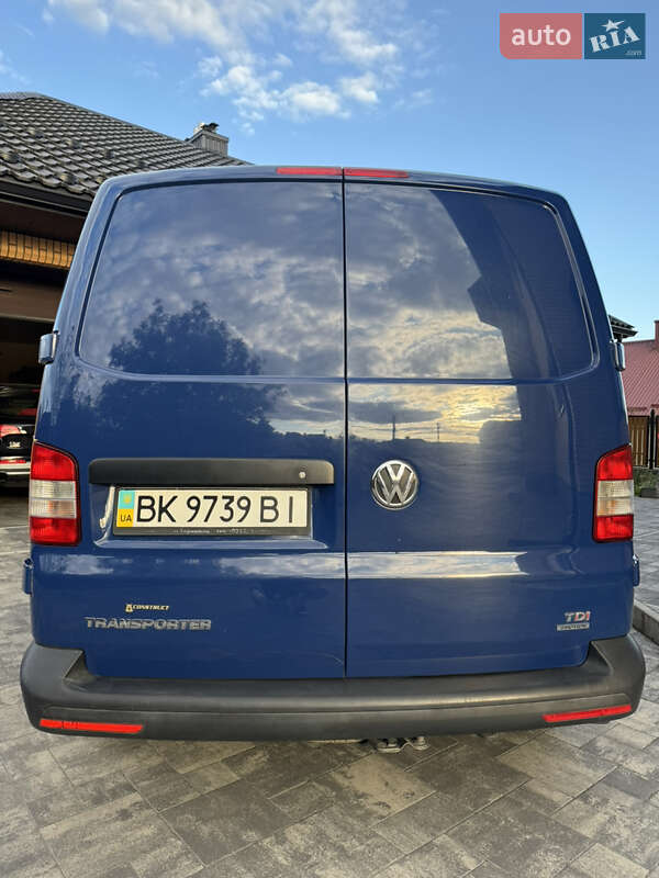 Грузовой фургон Volkswagen Transporter 2013 в Ровно