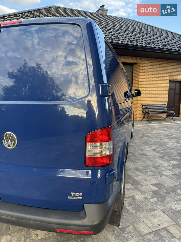 Грузовой фургон Volkswagen Transporter 2013 в Ровно
