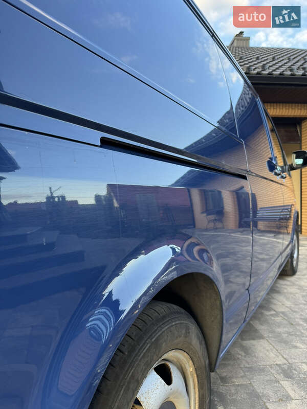 Грузовой фургон Volkswagen Transporter 2013 в Ровно