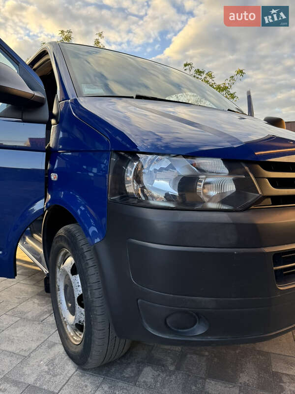 Грузовой фургон Volkswagen Transporter 2013 в Ровно