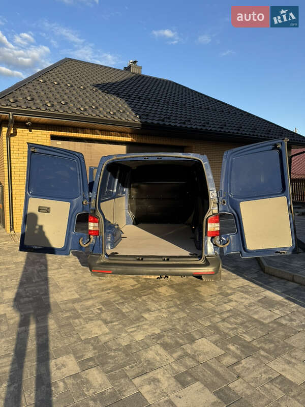 Грузовой фургон Volkswagen Transporter 2013 в Ровно