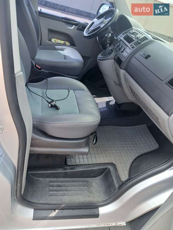 Грузовой фургон Volkswagen Transporter 2013 в Черновцах