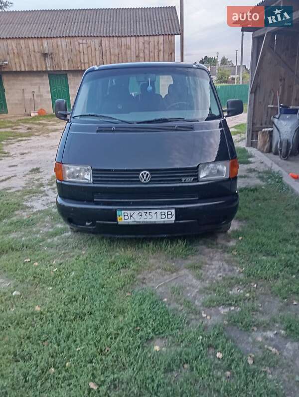 Микроавтобус Volkswagen Transporter 2001 в Березному