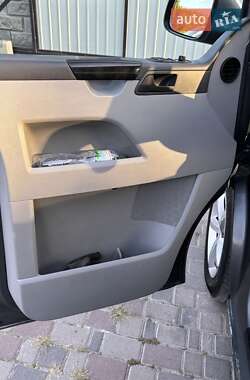 Минивэн Volkswagen Transporter 2011 в 
