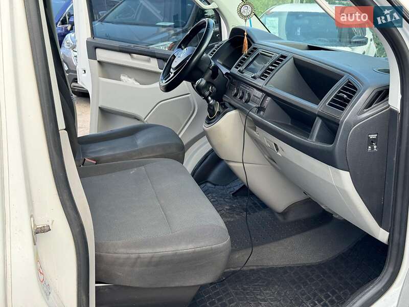 Грузопассажирский фургон Volkswagen Transporter 2016 в Виннице