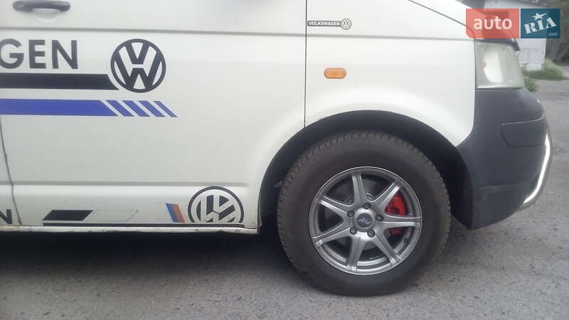 Минивэн Volkswagen Transporter 2006 в Хороле