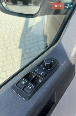 Минивэн Volkswagen Transporter 2012 в 