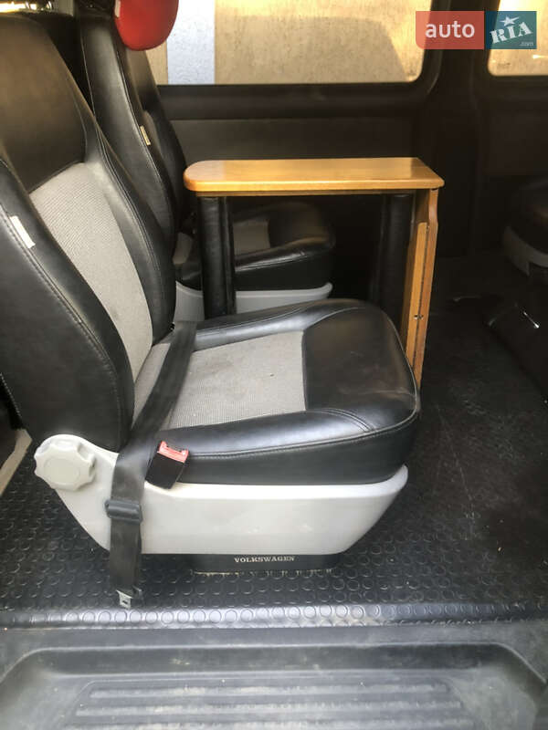 Минивэн Volkswagen Transporter 2006 в Черновцах