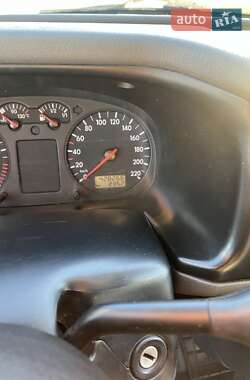 Грузовой фургон Volkswagen Transporter 2000 в 