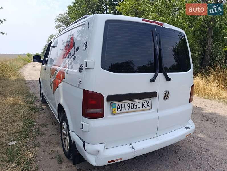 Грузовой фургон Volkswagen Transporter 2004 в Смеле