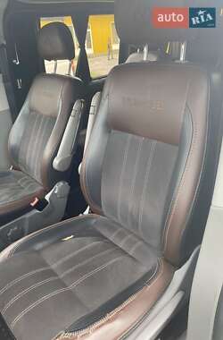 Минивэн Volkswagen Transporter 2010 в 