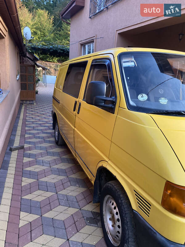 Грузопассажирский фургон Volkswagen Transporter 1999 в Ужгороде