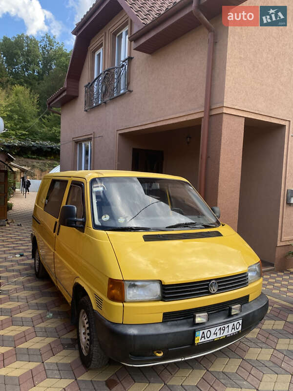 Грузопассажирский фургон Volkswagen Transporter 1999 в Ужгороде