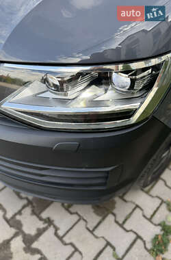 Минивэн Volkswagen Transporter 2017 в 