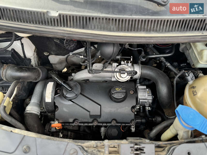 Микроавтобус Volkswagen Transporter 2004 в Зеленодольской