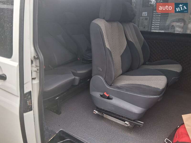 Грузовой фургон Volkswagen Transporter 2006 в Николаеве