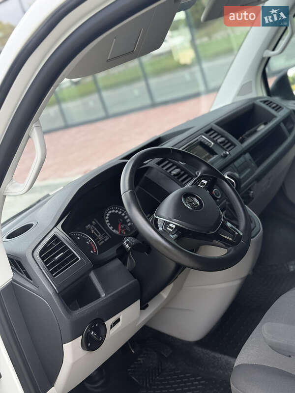 Грузовой фургон Volkswagen Transporter 2017 в Ровно