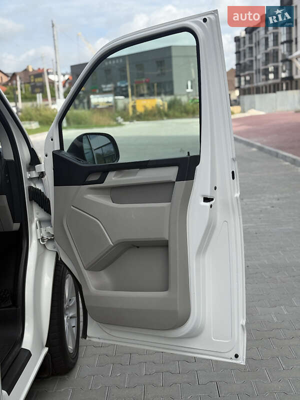 Грузовой фургон Volkswagen Transporter 2017 в Ровно