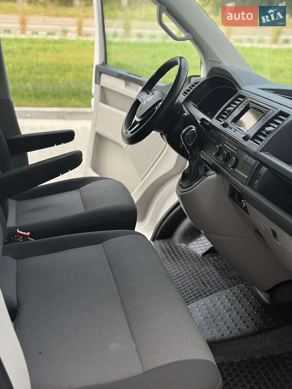 Грузовой фургон Volkswagen Transporter 2017 в Ровно