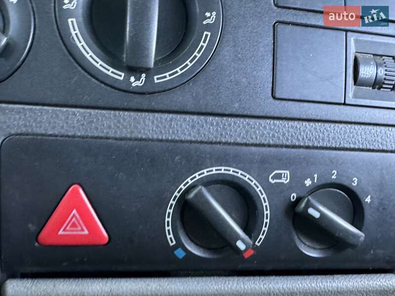 Вантажний фургон Volkswagen Transporter 2007 в Одесі