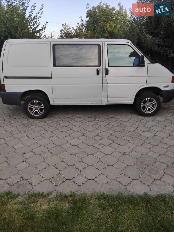 Грузовой фургон Volkswagen Transporter 2002 в Святопетровское