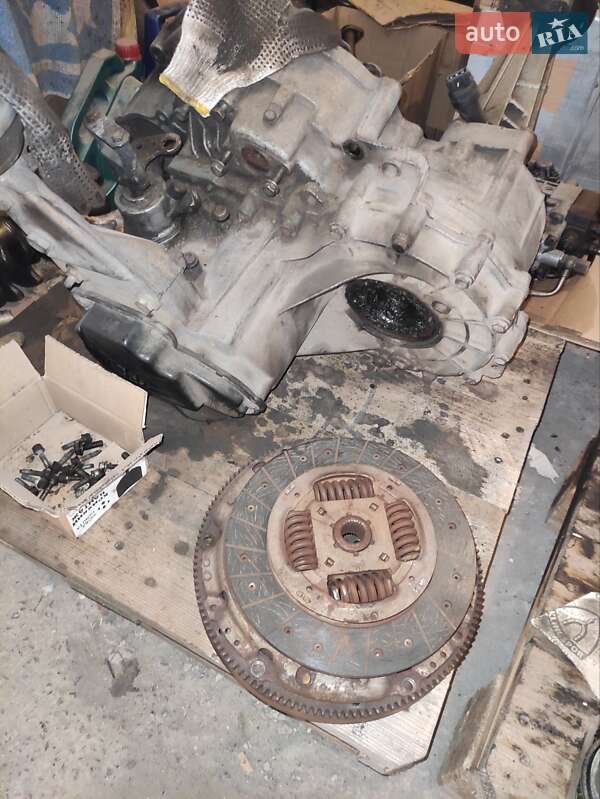 Грузовой фургон Volkswagen Transporter 2002 в Святопетровское