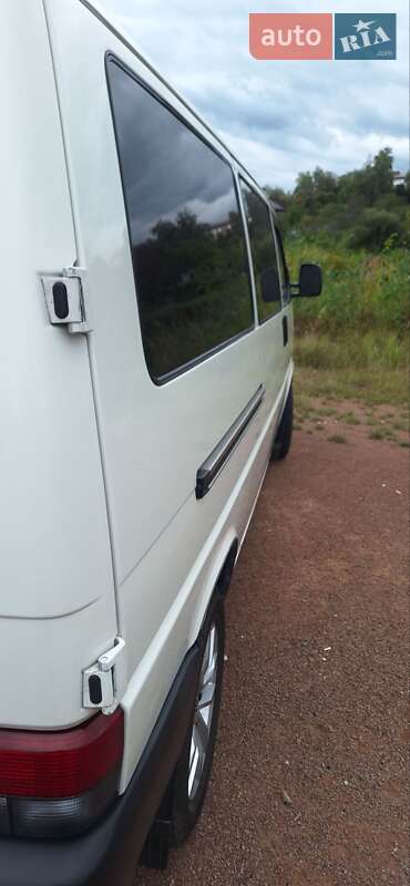Мінівен Volkswagen Transporter 2000 в Коростені