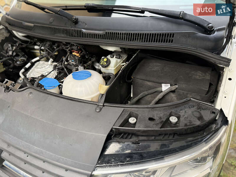Грузовой фургон Volkswagen Transporter 2015 в Тячеве