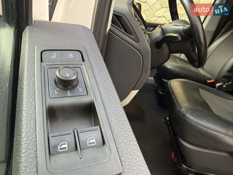Грузовой фургон Volkswagen Transporter 2015 в Тячеве