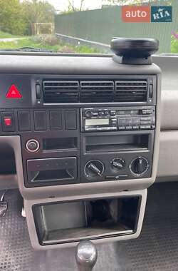 Мінівен Volkswagen Transporter 2001 в 