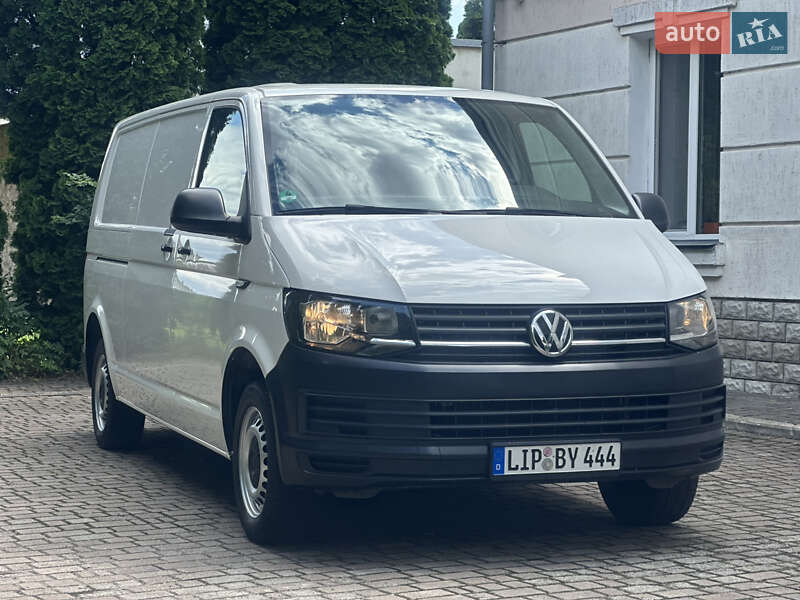 Грузовой фургон Volkswagen Transporter 2016 в Дубно